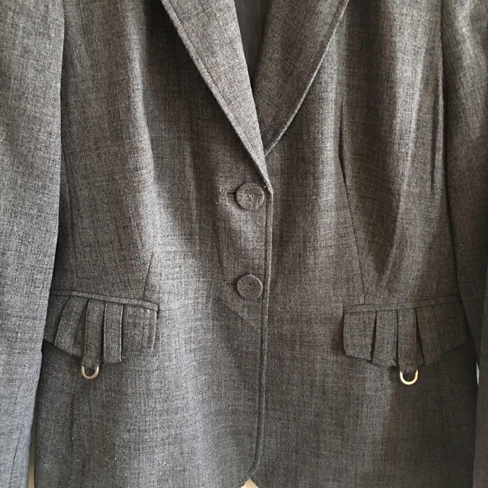 Larry Levine 2 button blazer - Picture 2 of 4